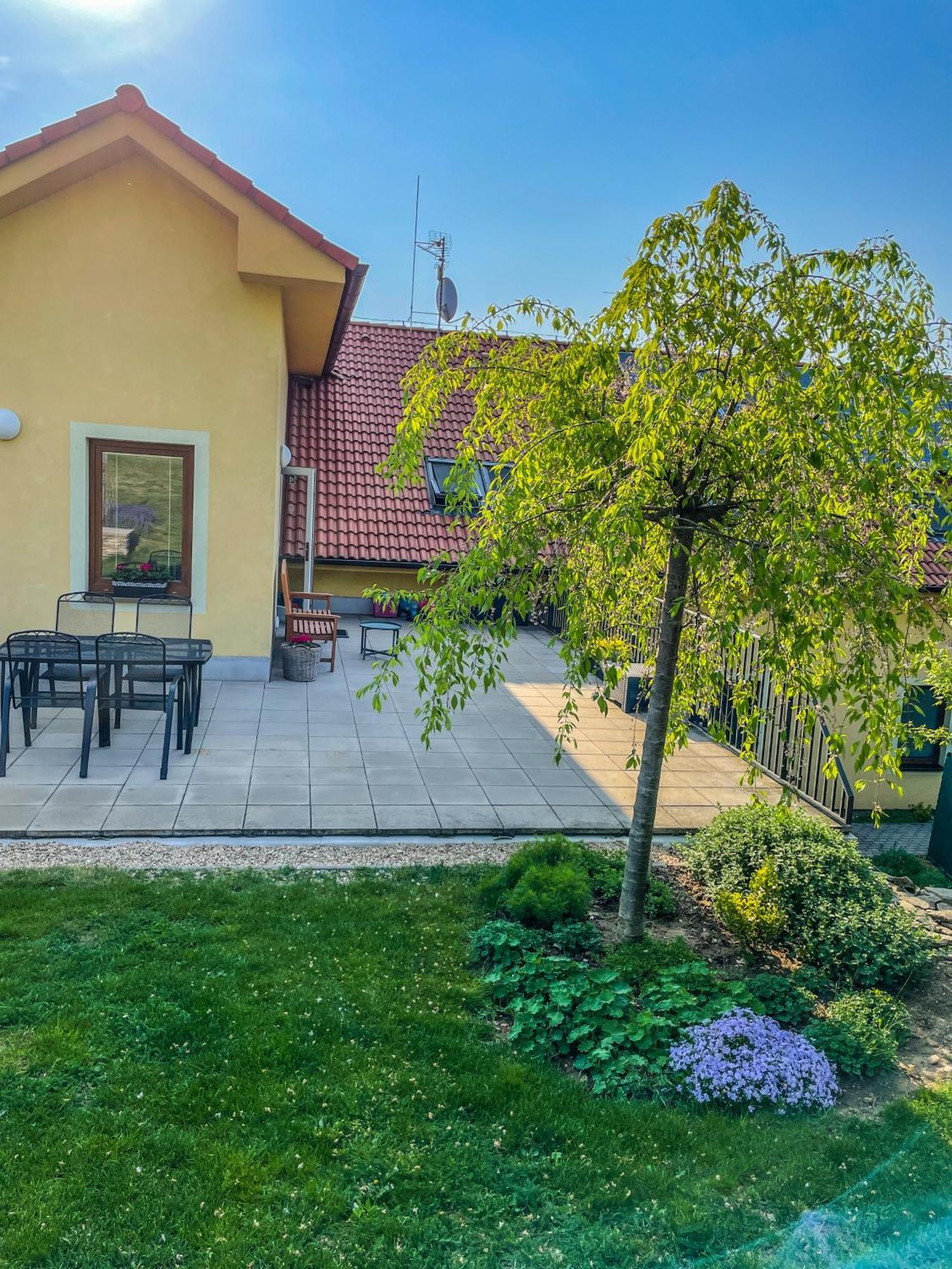 Slunecny Penzion Tasovice Exterior foto